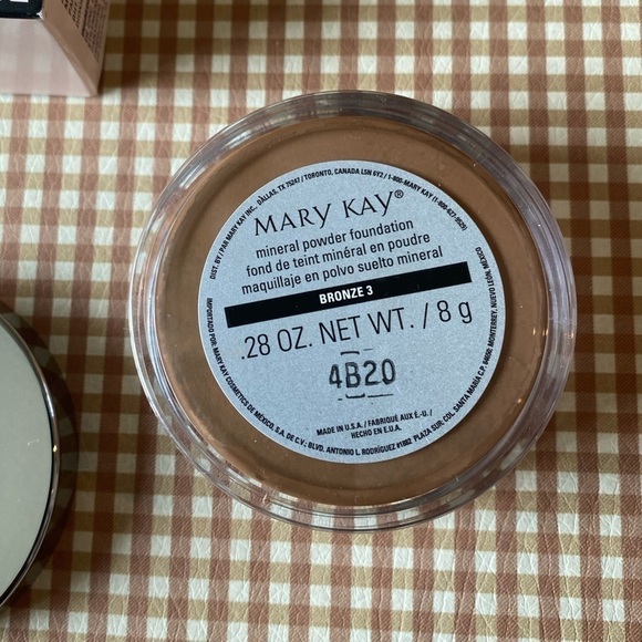 MARY KAY MINERAL POWDER FOUNDATION.NWT
DISCONTINUED. NEW. BRONZE 3 - Picture 5 of 11
